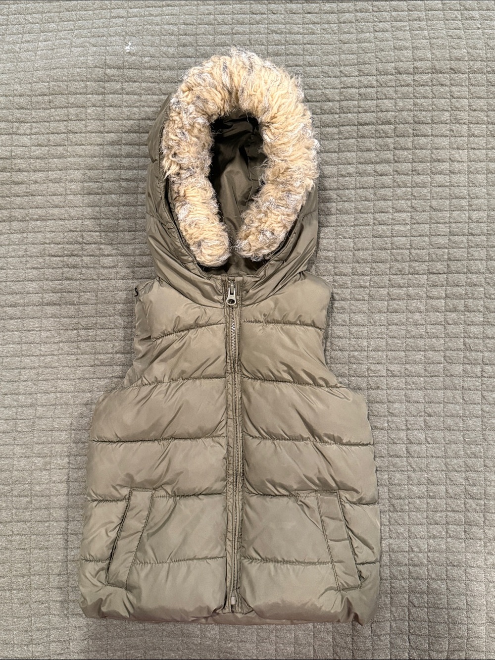 Baby Gap Kids Quilted Puffer Vest with Faux Fur Lining Hood Olive Size 5 Years
